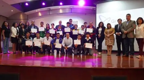 La delegación de estudiantes peruanos en etapa escolar está conformada por Rodrigo Pérez Vilca, del colegio 3043 Ramón Castilla de la UGEL 2 de Lima Metropolitana, quien obtuvo el primer puesto con el mayor puntaje en Excel 2019 y María Amaya, quien obtuvo el segundo puesto con el mayor puntaje en PPT 365.