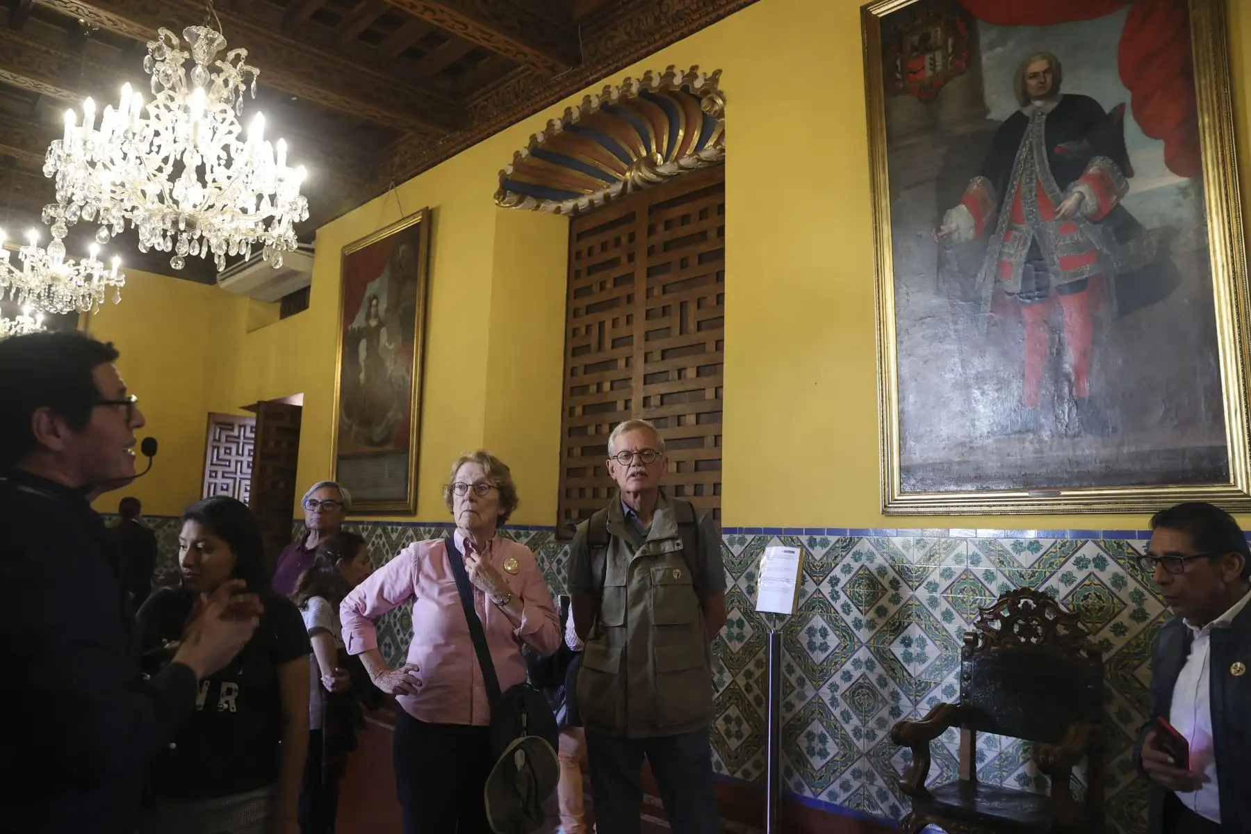 En los salones se exponen valiosos muebles de estilo Luis XV, neoclásicos, fraileros y reina Ana. Foto: ANDINA/Melina Mejía