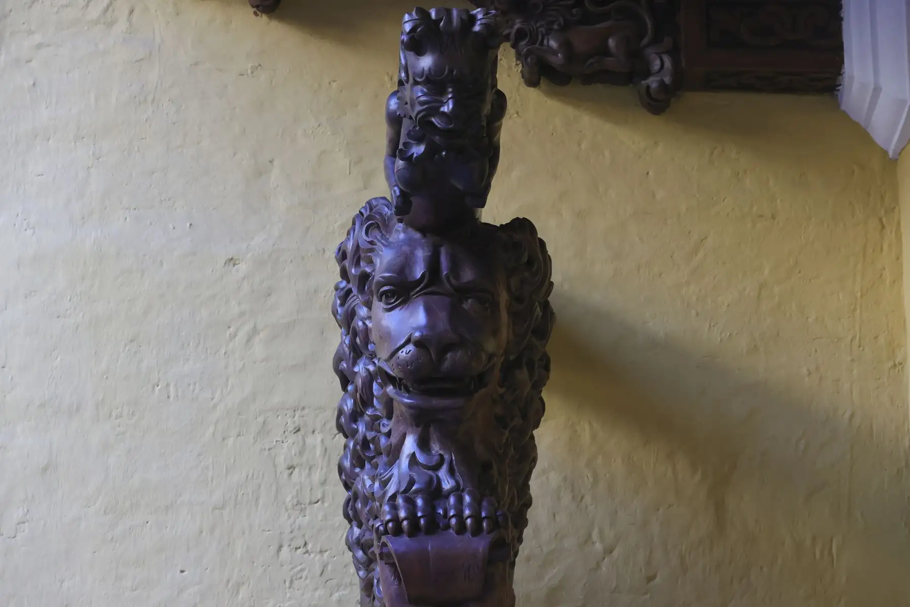 El mascarón de proa del barco que trajo al Marquez de Torre Tagle al Perú decora el patio principal del palacio. Foto: ANDINA/Melina Mejía