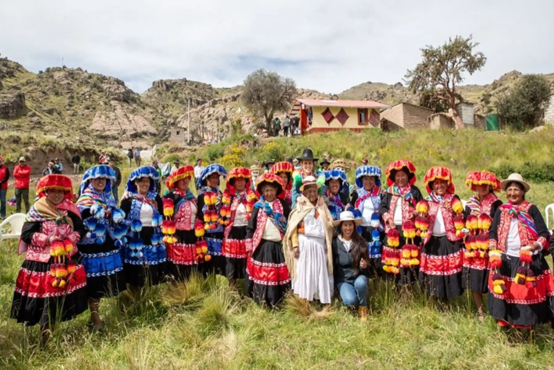 La ministra Pérez de Cuéllar envió un mensaje a las madres del Perú, en especial a las dirigentes de los Comipos, que ha conocido en su recorrido por el país.