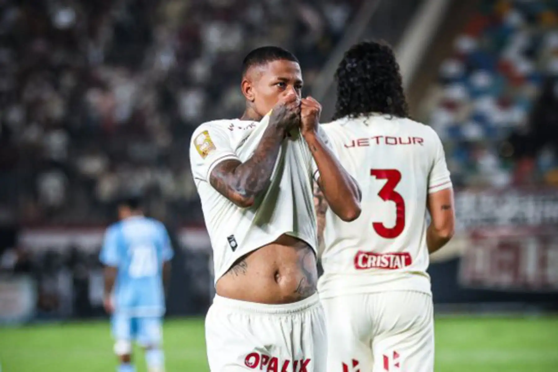 Andy Polo anota el gol del empate durante el encuentro de Universitario vs Sporting Cristal Foto: ANDINA/Difusión.