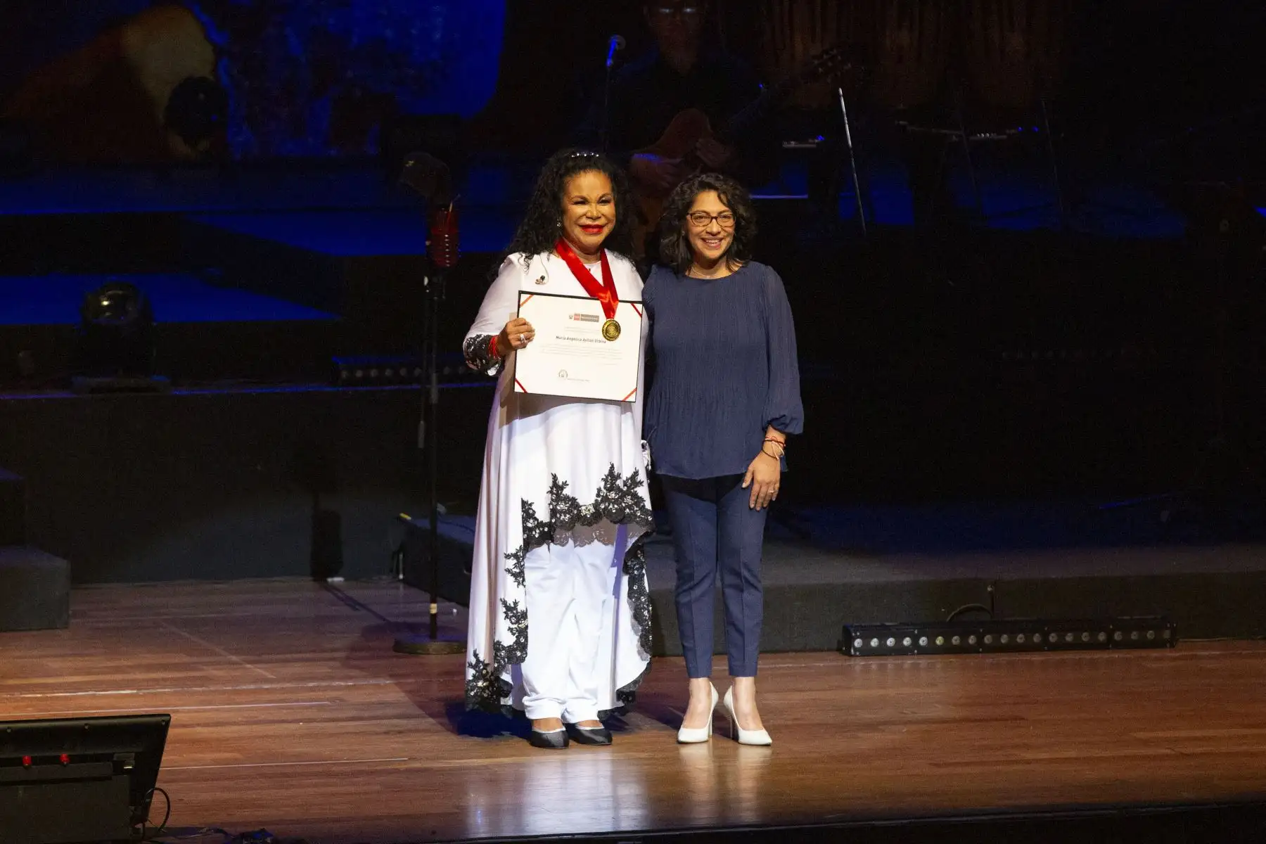 En el marco del Día de la Madre, la cantante Eva Ayllón ha sido reconocida como Personalidad Meritoria de la Cultura, esto debido a su destacada labor, a nivel nacional e internacional, como cantante y compositora de diversos géneros musicales afroperuanos y de la música criolla.. Foto:ANDINA/difusión