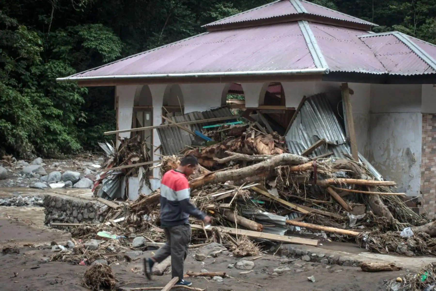 Inundaciones repentinas y el flujo de lava fría de un volcán en Tanah Datar, Sumatra Occidental. Foto: AFP