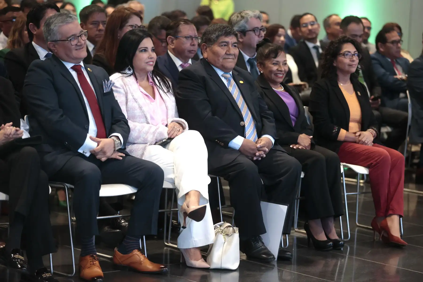 Ministros de Estado participan en la ceremonia por el 16 aniversario del Ministerio del Ambiente, bajo el lema "Juntos por el Desarrollo Sostenible” en el Centro de Convenciones de Lima. Foto: ANDINA/ Vidal Tarqui