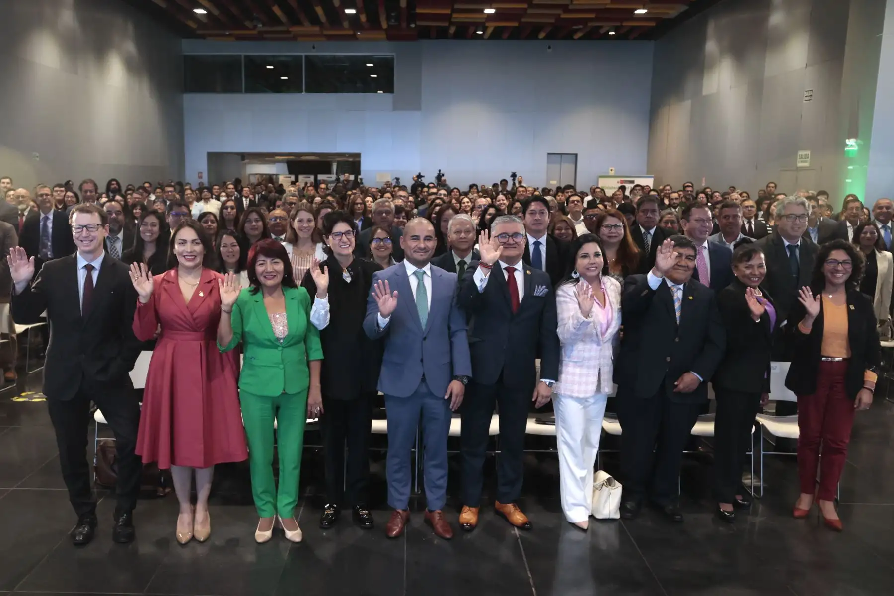 Ministros de Estado participan en la ceremonia por el 16 aniversario del Ministerio del Ambiente, bajo el lema "Juntos por el Desarrollo Sostenible” en el Centro de Convenciones de Lima. Foto: ANDINA/ Vidal Tarqui