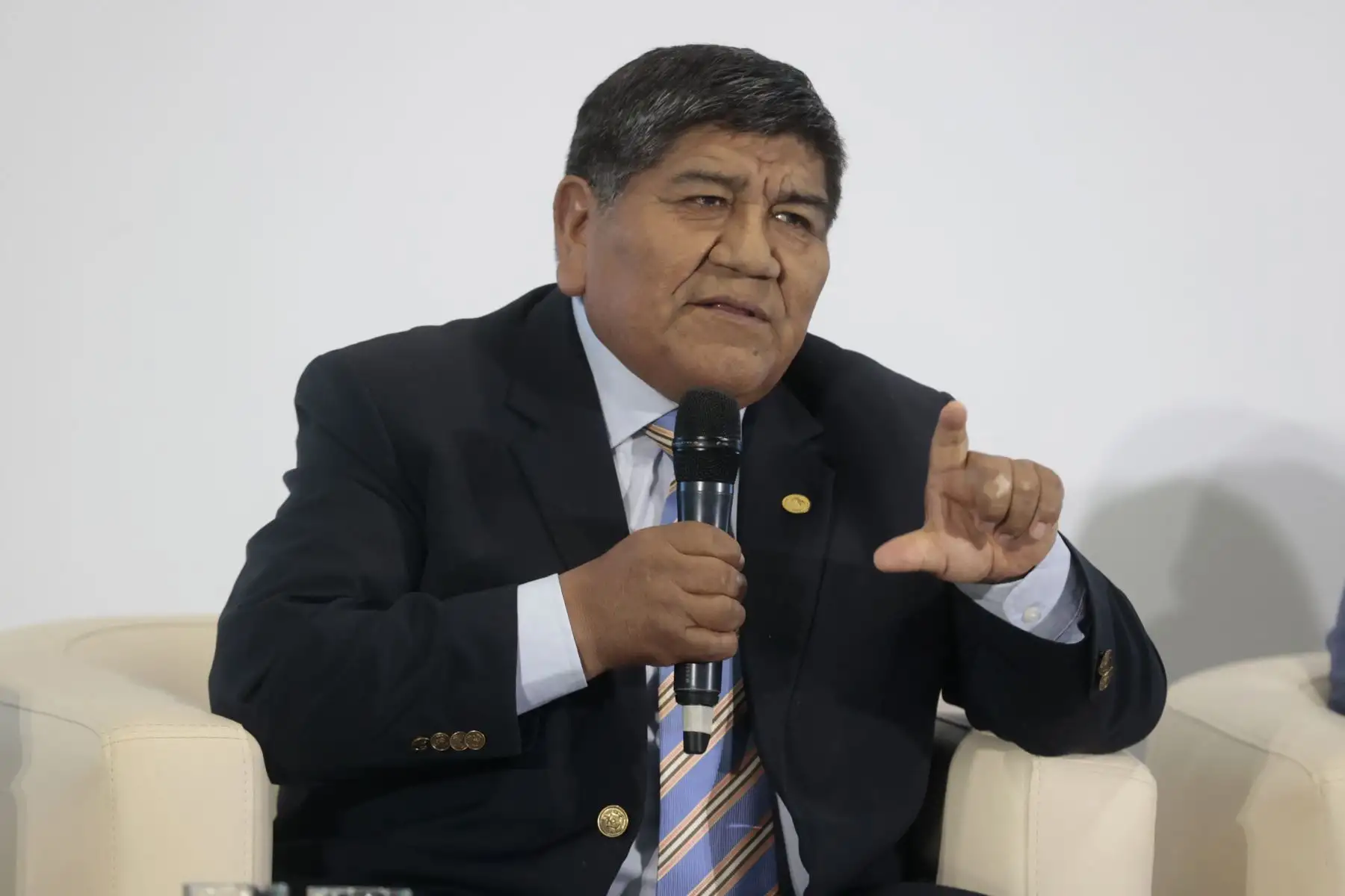 Rómulo Mucho Mamani, ministro de Energía y Minas, participa en la ceremonia por el 16 aniversario del Ministerio del Ambiente, bajo el lema "Juntos por el Desarrollo Sostenible” en el Centro de Convenciones de Lima. Foto: ANDINA/ Vidal Tarqui