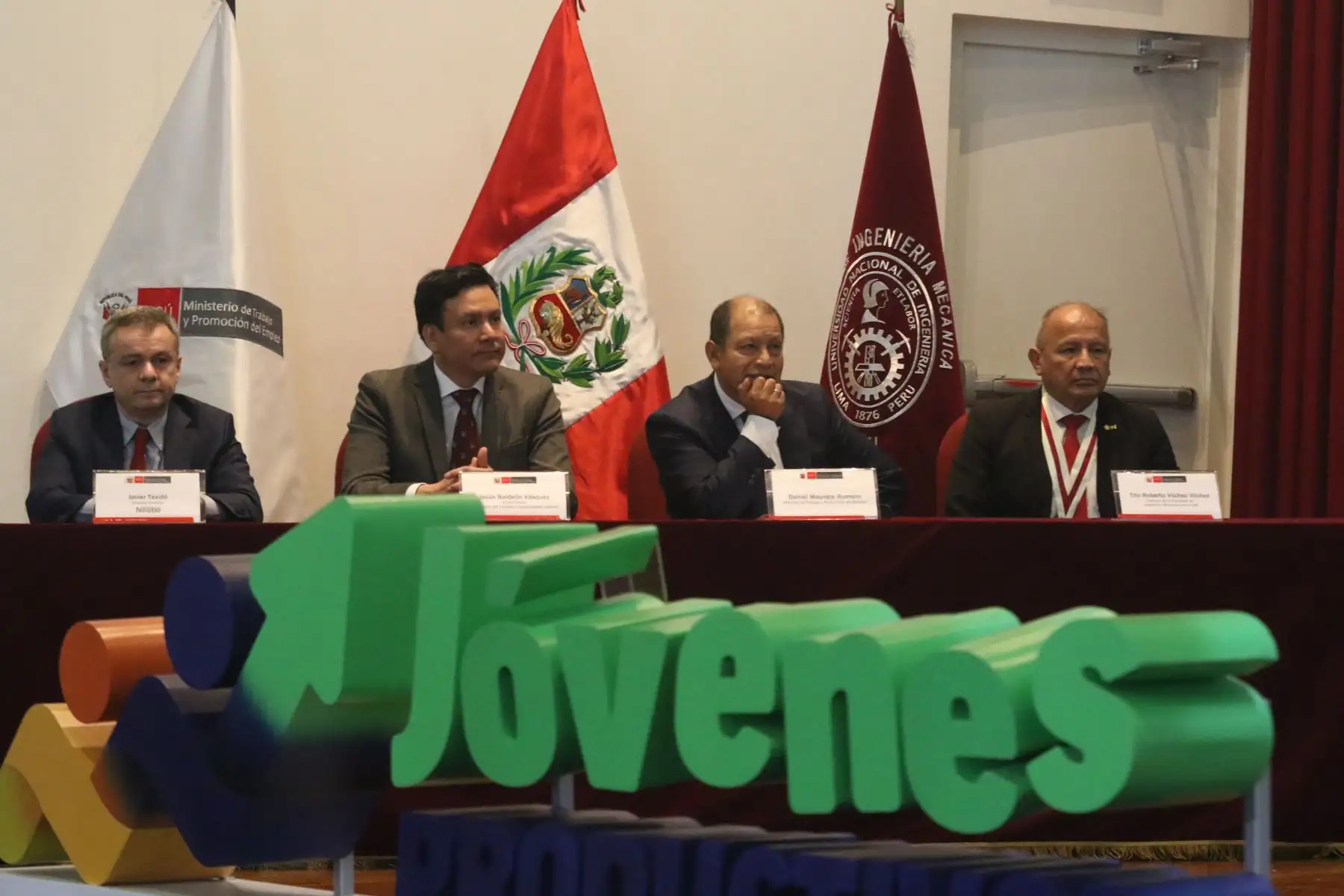 El Ministerio de Trabajo y Promoción del Empleo (MTPE), a través de su Programa Nacional de Empleo Jóvenes Productivos, y la empresa Nestlé dieron inicio a un curso de capacitación laboral para 100 jóvenes en situación de pobreza y vulnerabilidad sociolaboral. Foto: ANDINA/Héctor Vinces