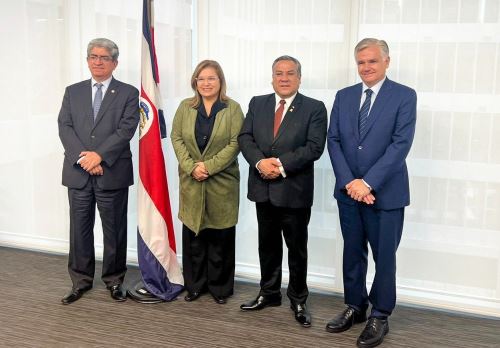 El presidente del Consejo de Ministros, Gustavo Adrianzén, se reunió con la presidenta de la Liga Parlamentaria de Amistad Perú-Costa Rica, la diputada Ada Acuña