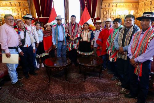 Presidente del Congreso, Alejandro Soto, se reúne con pobladores de comunidad campesina de Chillihuani, Cusco.