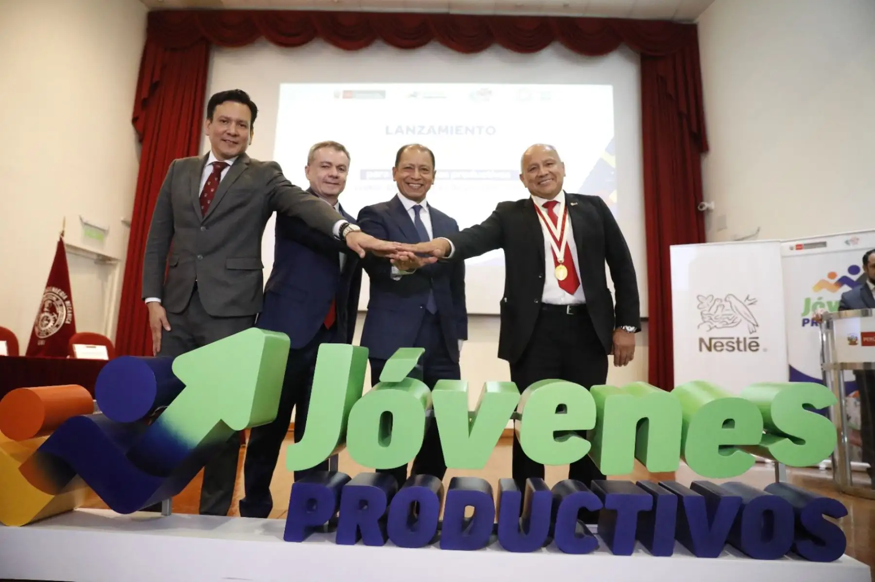 El Ministerio de Trabajo y Promoción del Empleo (MTPE), a través de su Programa Nacional de Empleo Jóvenes Productivos, y la empresa Nestlé dieron inicio a un curso de capacitación laboral para 100 jóvenes en situación de pobreza y vulnerabilidad sociolaboral. Foto: ANDINA/MTPE