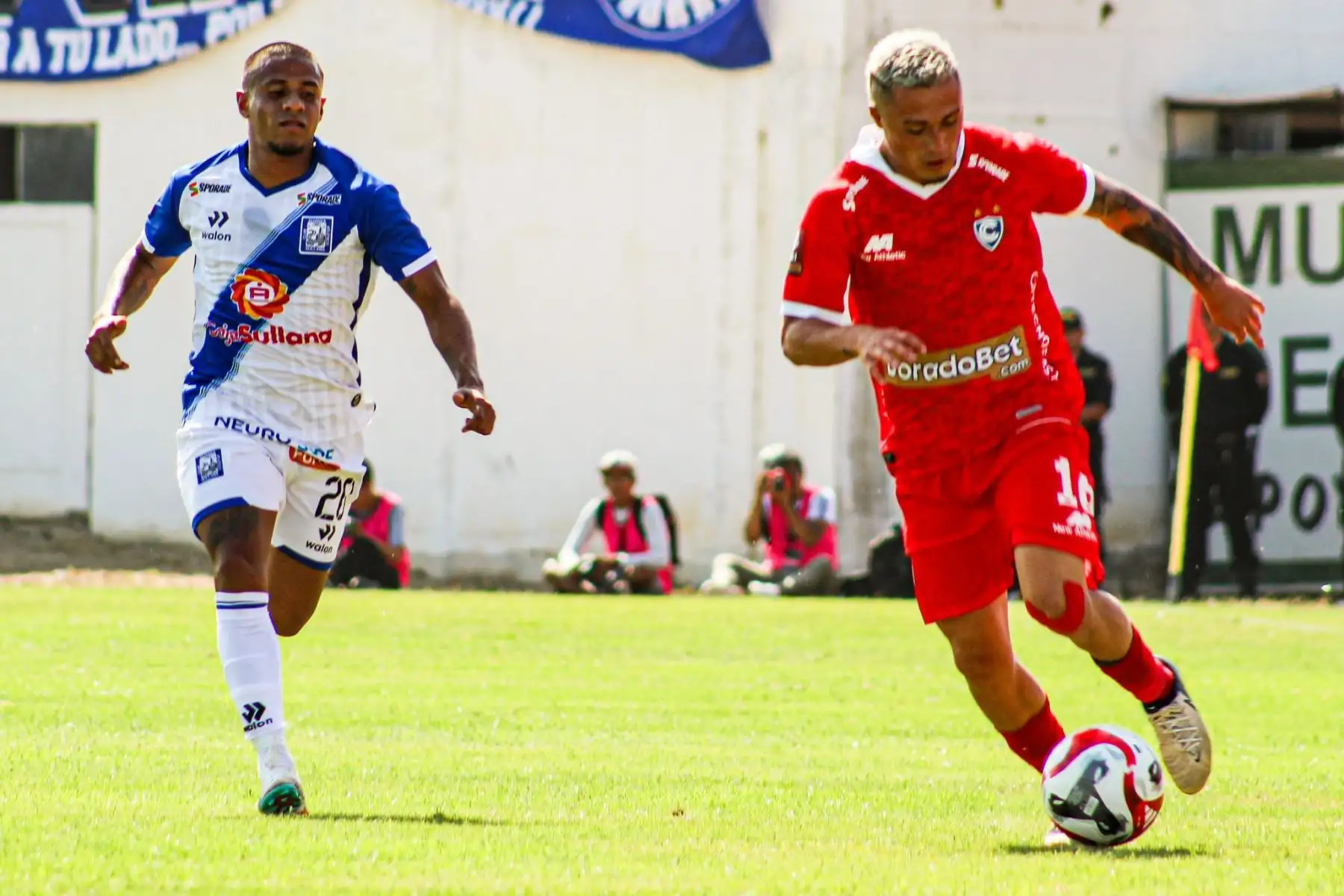 Con gol de Carlos Garcés en el segundo tiempo, Cienciano superó al Alianza Atlético de Sullana por 1-0, en el partido de la fecha 15 del Torneo Apertura de la Liga 1, jugado en el Estadio Municipal "Campeones del 36", en Sullana, Piura. Foto: Cienciano