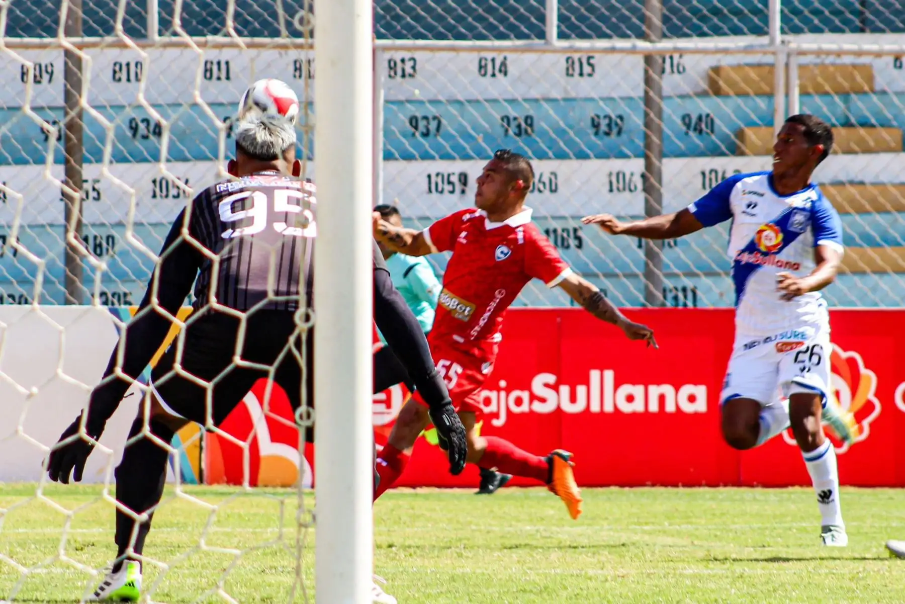 Con gol de Carlos Garcés en el segundo tiempo, Cienciano superó al Alianza Atlético de Sullana por 1-0, en el partido de la fecha 15 del Torneo Apertura de la Liga 1, jugado en el Estadio Municipal "Campeones del 36", en Sullana, Piura. Foto: Cienciano