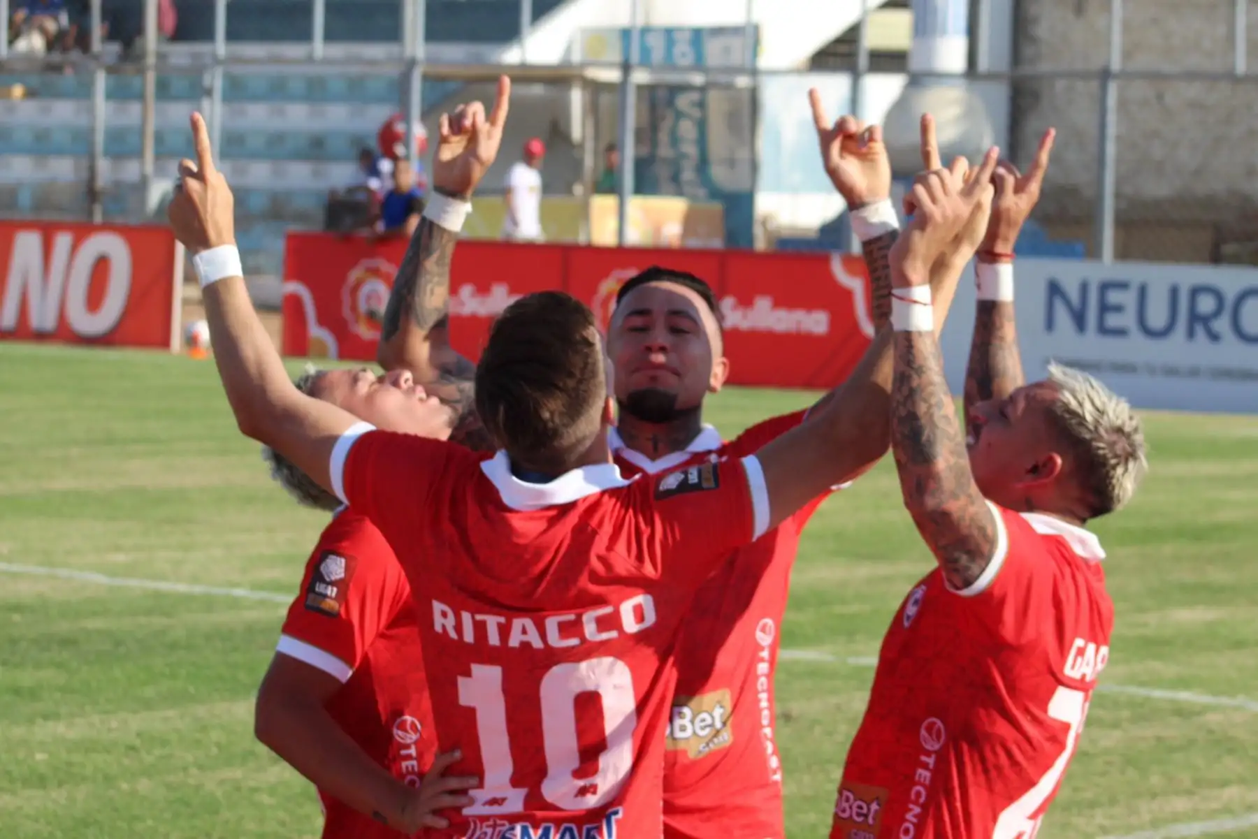 Con gol de Carlos Garcés en el segundo tiempo, Cienciano superó al Alianza Atlético de Sullana por 1-0, en el partido de la fecha 15 del Torneo Apertura de la Liga 1, jugado en el Estadio Municipal "Campeones del 36", en Sullana, Piura. Foto: Cienciano