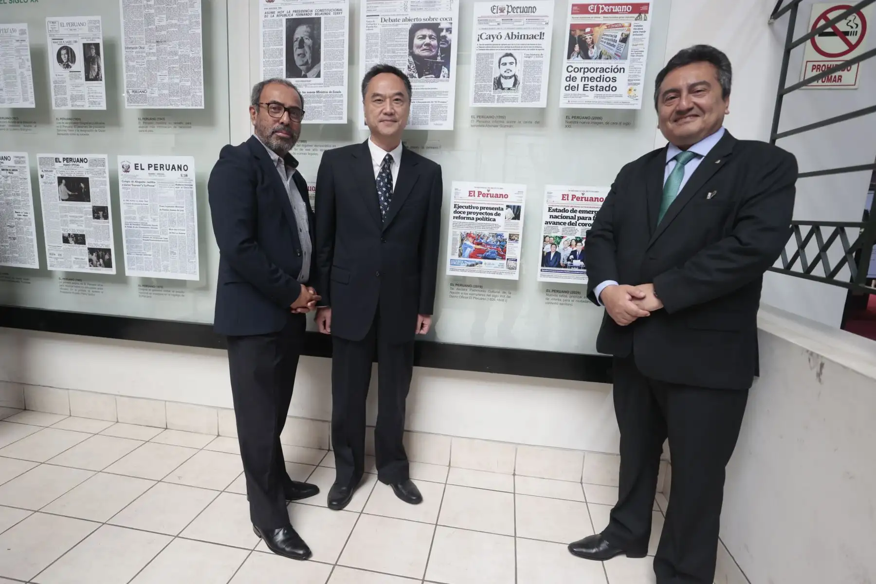 Representantes de la agencia china Xinhua, liderada por el vicedirector de la Oficina Regional para América Latina, Liu Ming, visitaron hoy las instalaciones de Editora Perú, empresa que agrupa al Diario Oficial El Peruano y la Agencia de Noticias Andina.
Foto: ANDINA/Vidal Tarqui