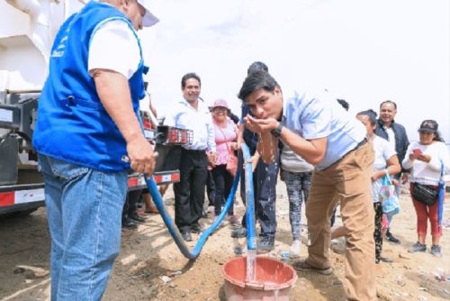Programa municipal Agua para el Desarrollo vuelve a funcionar para atender con agua potable a través de 255 tanques con capacidad para 10 mil litros cada uno.