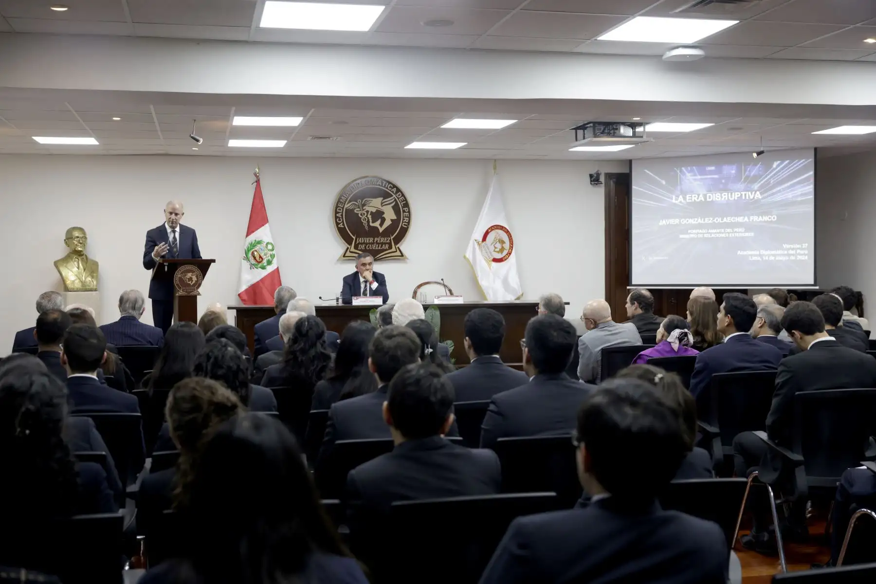 Con motivo de la inauguración del año lectivo 2024 de la Academia Diplomática del Perú, el canciler Javier González-Olaechea, ofreció una Clase Magistral titulada "La era disruptiva". Foto: ANDINA/Luis Iparraguirre
