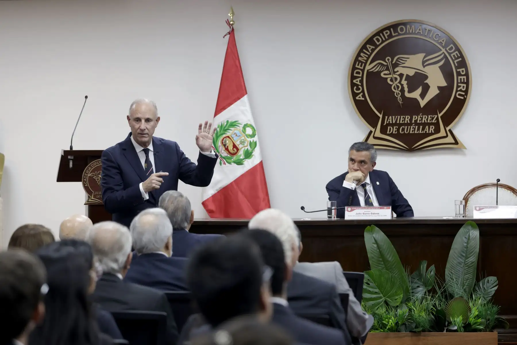 Con motivo de la inauguración del año lectivo 2024 de la Academia Diplomática del Perú, el canciler Javier González-Olaechea, ofreció una Clase Magistral titulada "La era disruptiva". Foto: ANDINA/Luis Iparraguirre