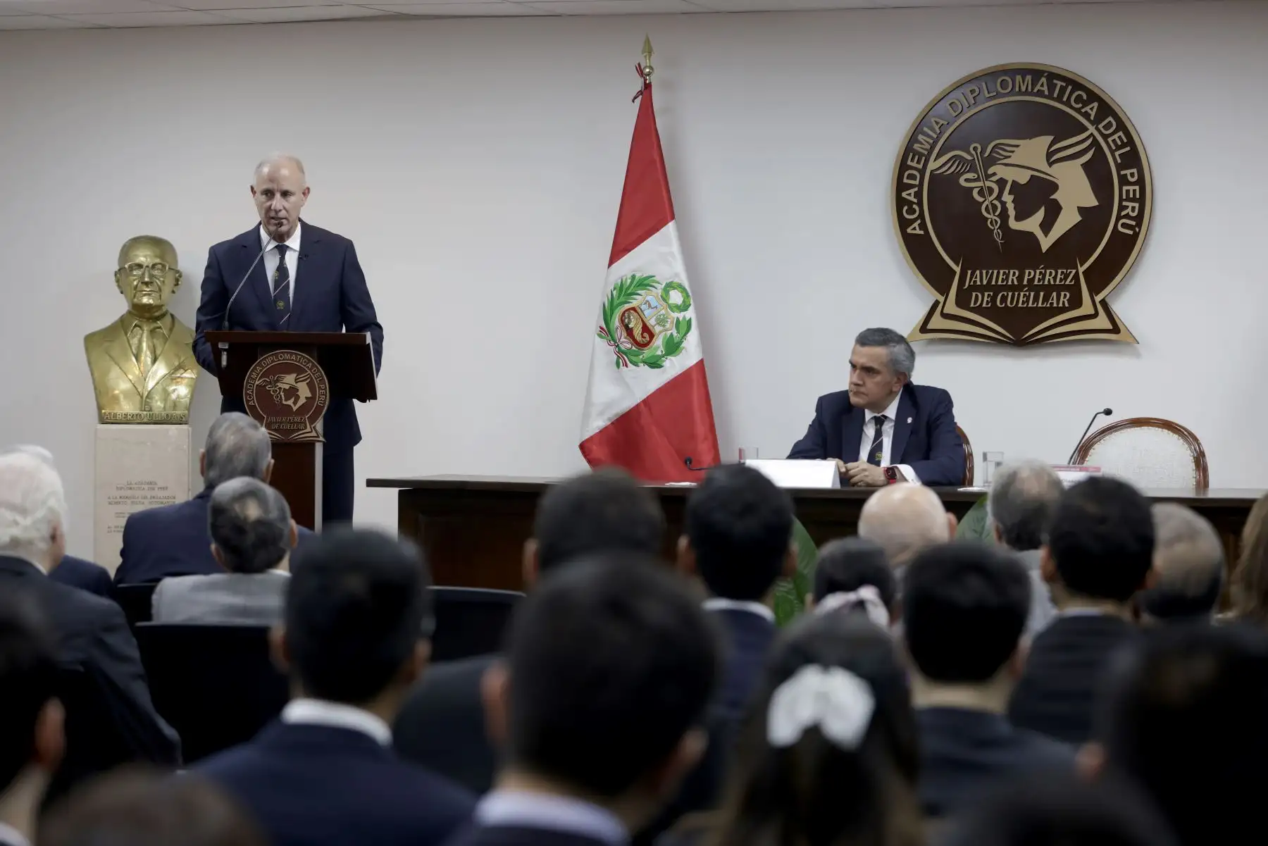 Con motivo de la inauguración del año lectivo 2024 de la Academia Diplomática del Perú, el canciler Javier González-Olaechea, ofreció una Clase Magistral titulada "La era disruptiva". Foto: ANDINA/Luis Iparraguirre