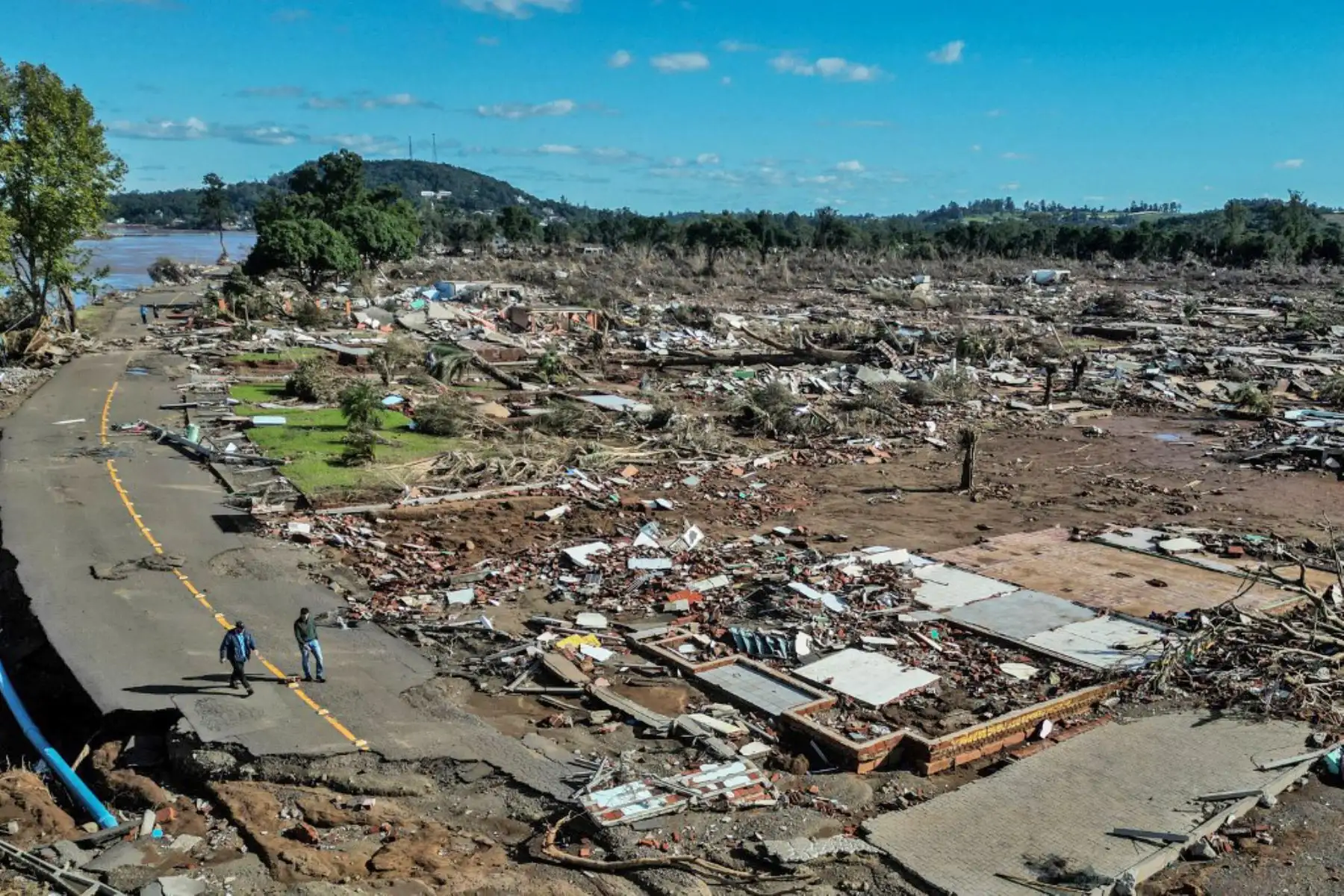 Vista aérea de Cruzeiro do Sul tras las devastadoras inundaciones que azotaron la región, en Rio Grande do Sul, Brasil. Los ríos del sur de Brasil volvieron a crecer en la víspera, a medida que se intensificaron los esfuerzos de rescate por inundaciones. Foto: AFP