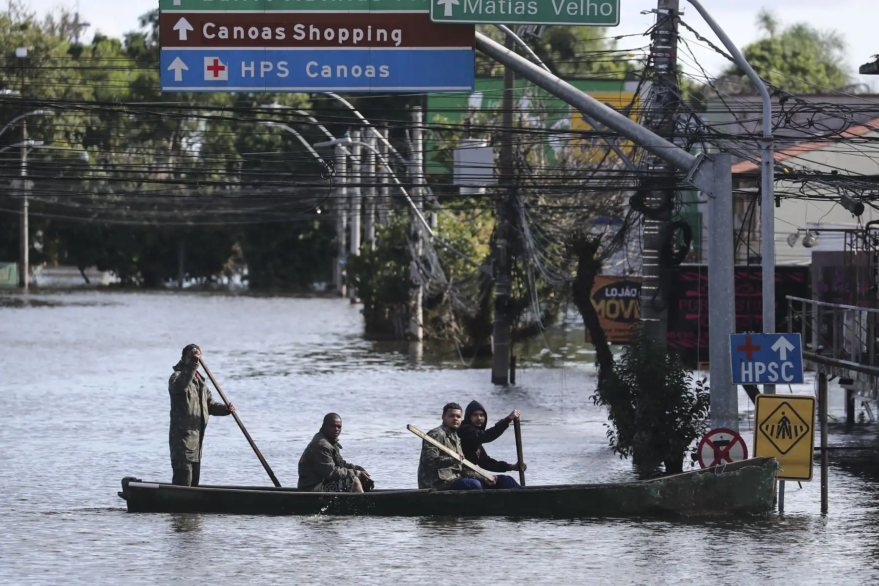 El Gobierno del estado de Rio Grande do Sul advirtió de que el río Guaíba puede batir el récord histórico alcanzado la semana pasada, debido a las fuertes lluvias que cayeron en los últimos días. Las peores inundaciones que se recuerdan en la región ya han provocado más de 600.000 desplazados, 149 muertos y 127 desaparecidos. Foto: EFE