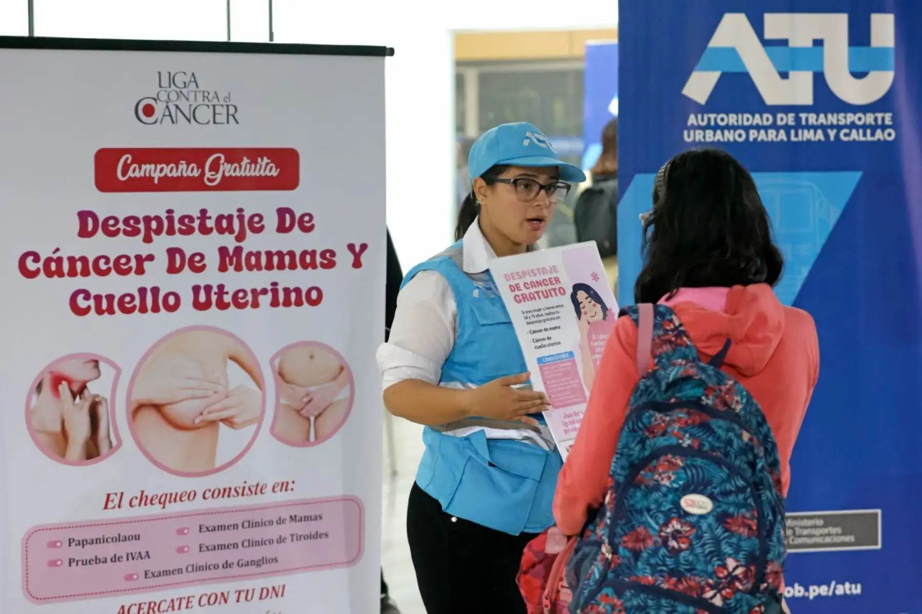 La Autoridad de Transporte Urbano para Lima Metropolitana y la Liga Contra el Cáncer realizan una campaña gratuita de despistaje de cáncer de mama y cuello uterino en la Estación Central del Metropolitano. Foto: ANDINA/ Luis Iparraguirre