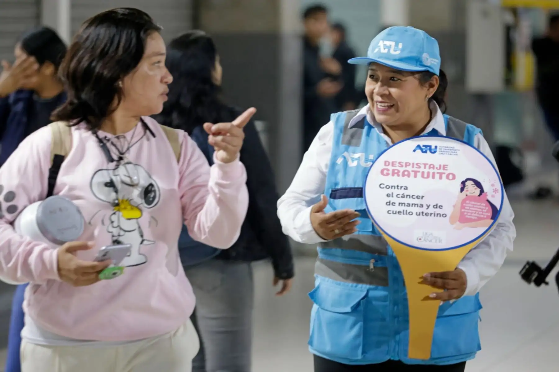 La Autoridad de Transporte Urbano para Lima Metropolitana y la Liga Contra el Cáncer realizan una campaña gratuita de despistaje de cáncer de mama y cuello uterino en la Estación Central del Metropolitano. Foto: ANDINA/ Luis Iparraguirre