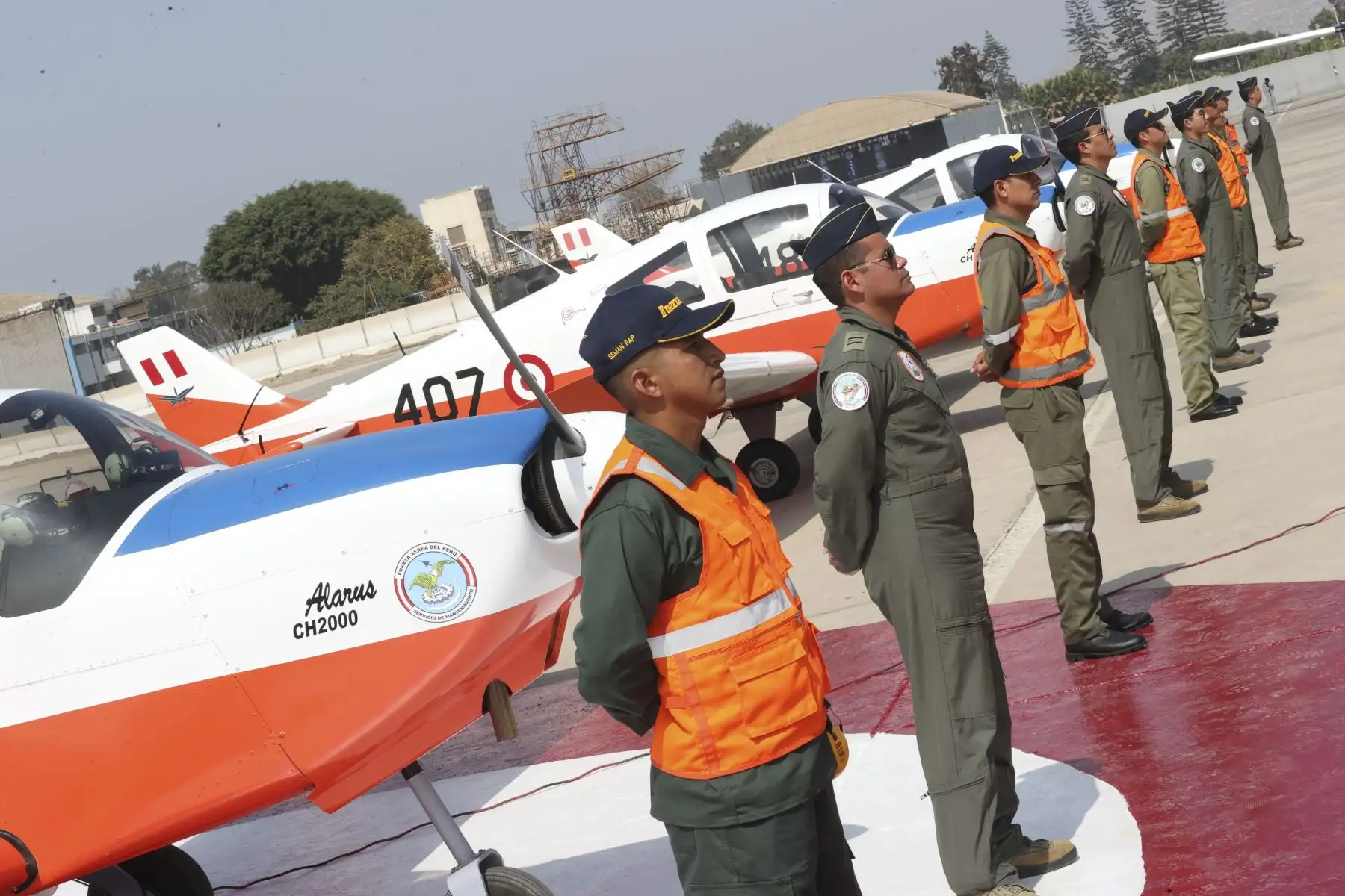 La Fuerza Aérea del Perú presentó su nuevo avión ALARUS CH-2000, producido en nuestro país en el Servicio de Mantenimiento de la FAP (SEMAN) y consta de 5 unidades. 

Foto: ANDINA/Juan Carlos Guzmán Negrini