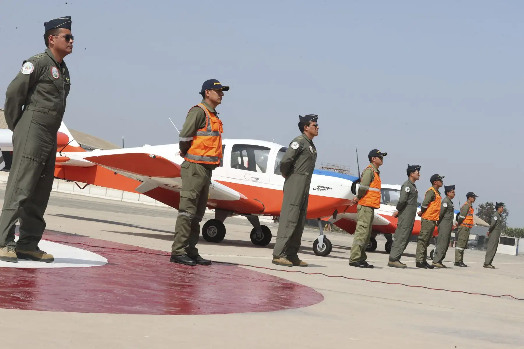 La Fuerza Aérea del Perú presentó su nuevo avión ALARUS CH-2000, producido en nuestro país en el Servicio de Mantenimiento de la FAP (SEMAN) y consta de 5 unidades. 

Foto: ANDINA/Juan Carlos Guzmán Negrini