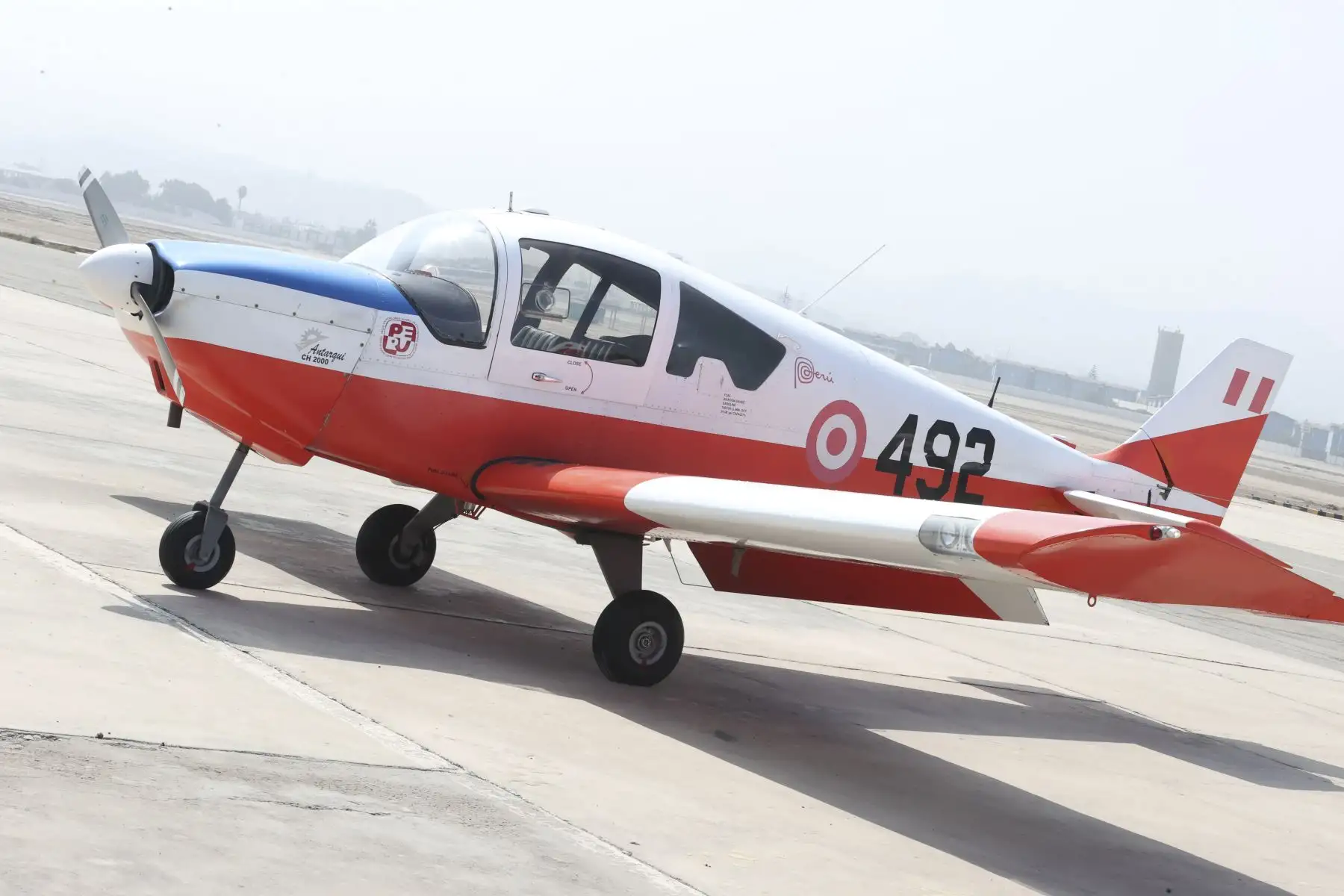 La Fuerza Aérea del Perú presentó su nuevo avión ALARUS CH-2000, producido en nuestro país en el Servicio de Mantenimiento de la FAP (SEMAN) y consta de 5 unidades. 

Foto: ANDINA/Juan Carlos Guzmán Negrini