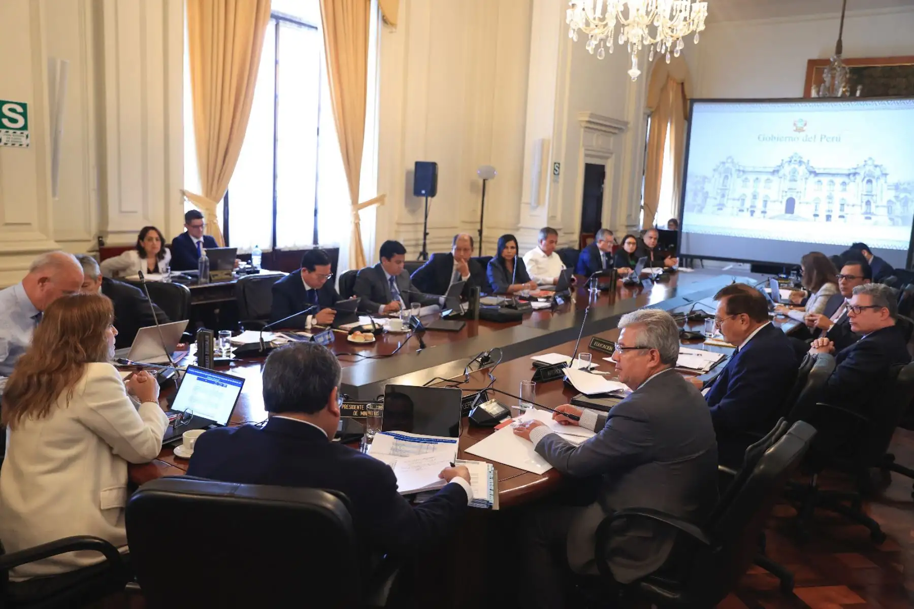 La presidenta de la república, Dina Boluarte Zegarra, lidera una nueva sesión del Consejo de Ministros, la cual está enfocada en atender las necesidades de la ciudadanía e impulsar las reformas que el país requiere. Foto: ANDINA/Prensa Presidencia