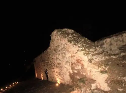 El sitio arqueológico Wariwillka podrá ser visitada de noche gracias a la nueva iluminación inaugurada por la ministra de Cultura, Leslie Urteaga. ANDINA/Difusión