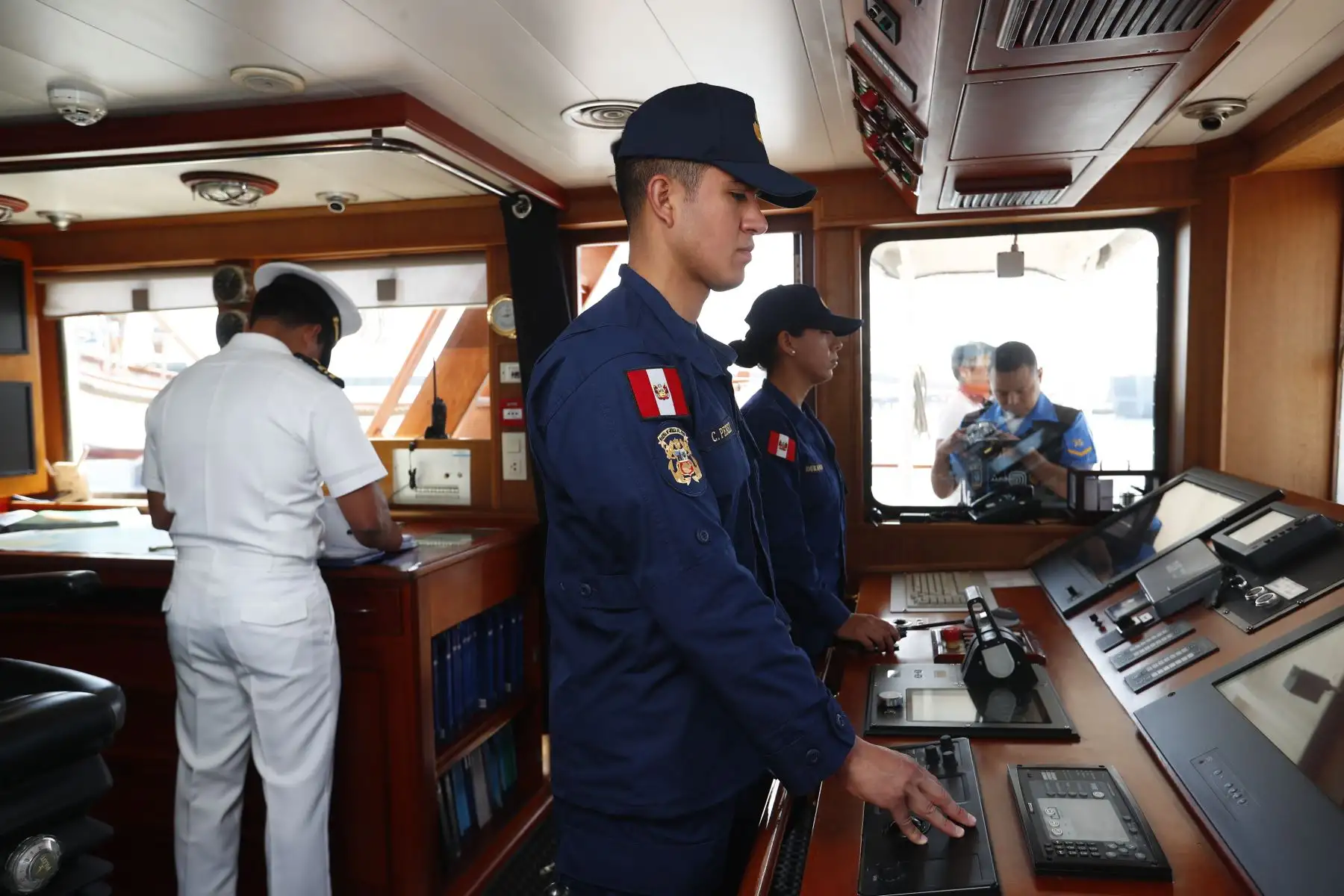 Esta es la tripulación del B.A.P. Unión, conformada por miembros de la Marina de Guerra del Perú, que regresó al Perú tras culminar exitosamente su viaje alrededor del mundo que duró 317, denominado "Circunnavegación 2023 - 2024". Foto: ANDINA/Daniel Bracamonte