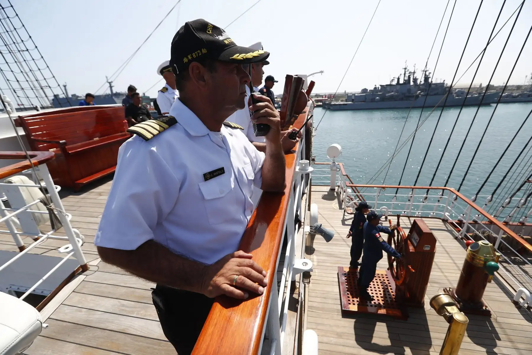 Esta es la tripulación del B.A.P. Unión, conformada por miembros de la Marina de Guerra del Perú, que regresó al Perú tras culminar exitosamente su viaje alrededor del mundo que duró 317, denominado "Circunnavegación 2023 - 2024". Foto: ANDINA/Daniel Bracamonte