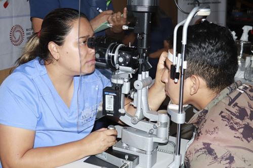Cambios de temperaturas pueden provocar infecciones en los ojos, como la conjuntivitis. Por eso es importante realizarse chequeos oftalmológicos, para evitar complicaciones. ANDINA/ Minsa.