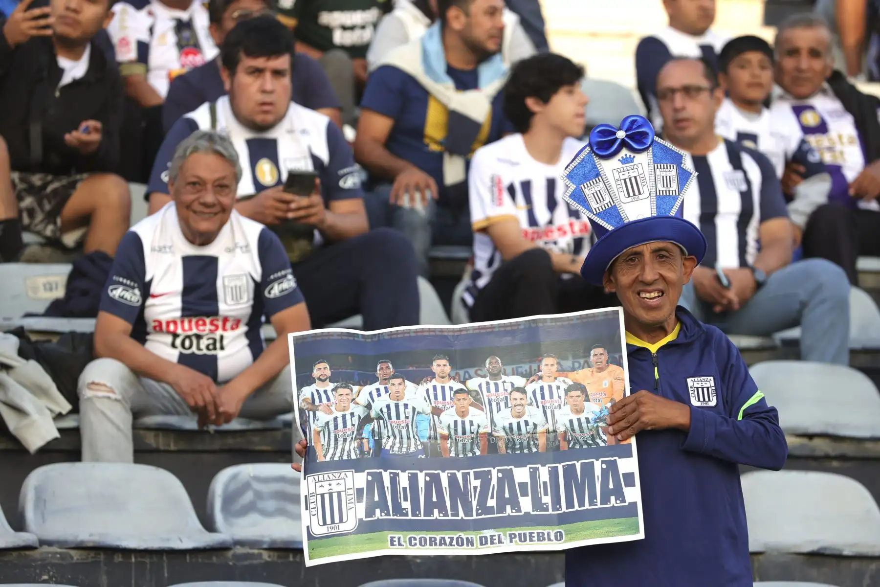 Imágenes previas al partido entre Alianza Lima y Colo  Colo de Chile  por la Copa Libertadores 2024 por la fecha 5 del Grupo A en el estadio Alejandro Villanueva de La Victoria.
Foto: ANDINA/Melina Mejía