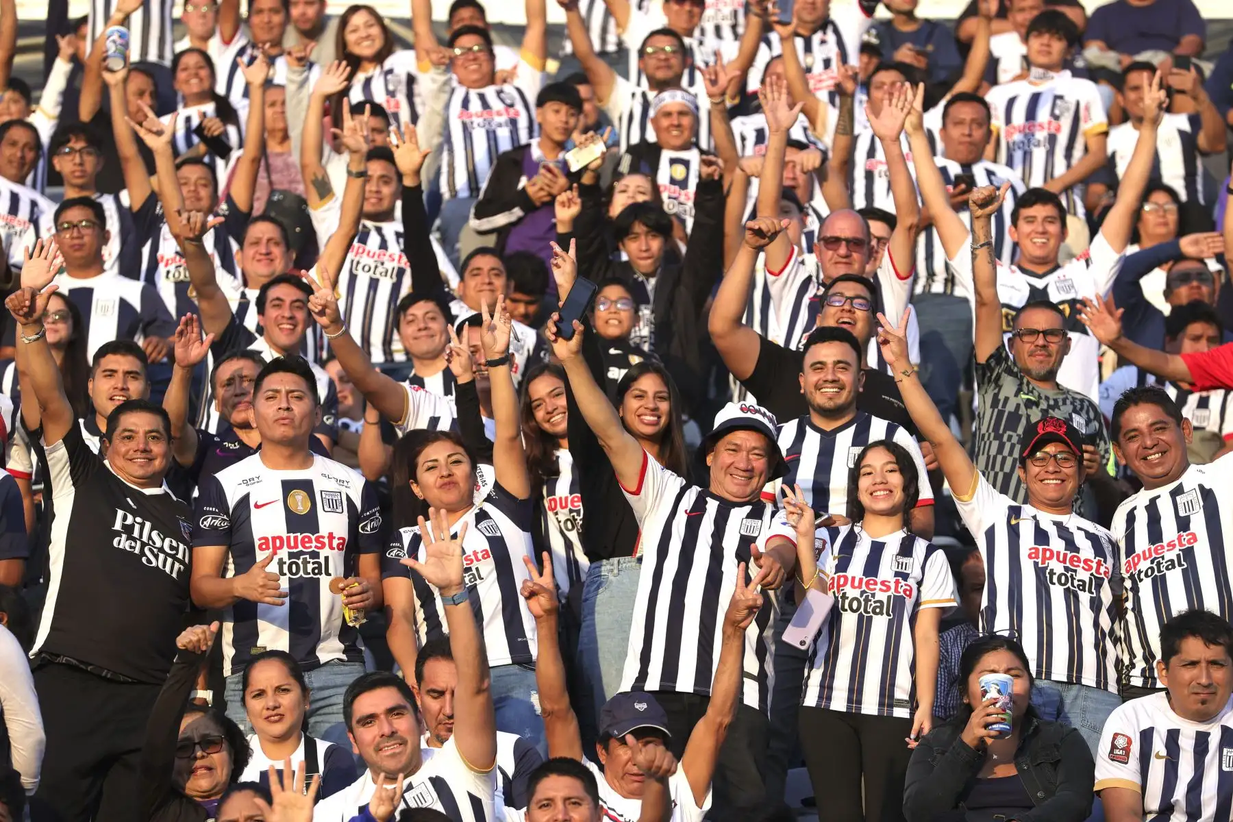 Imágenes previas al partido entre Alianza Lima y Colo  Colo de Chile  por la Copa Libertadores 2024 por la fecha 5 del Grupo A en el estadio Alejandro Villanueva de La Victoria.
Foto: ANDINA/Melina Mejía