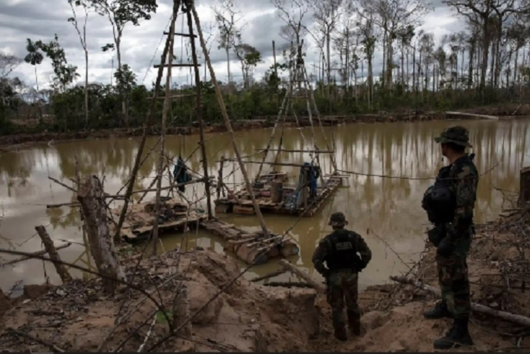 La minería ilegal puede degenerar en trata de personas, explotación infantil, tenencia ilegal de armas.