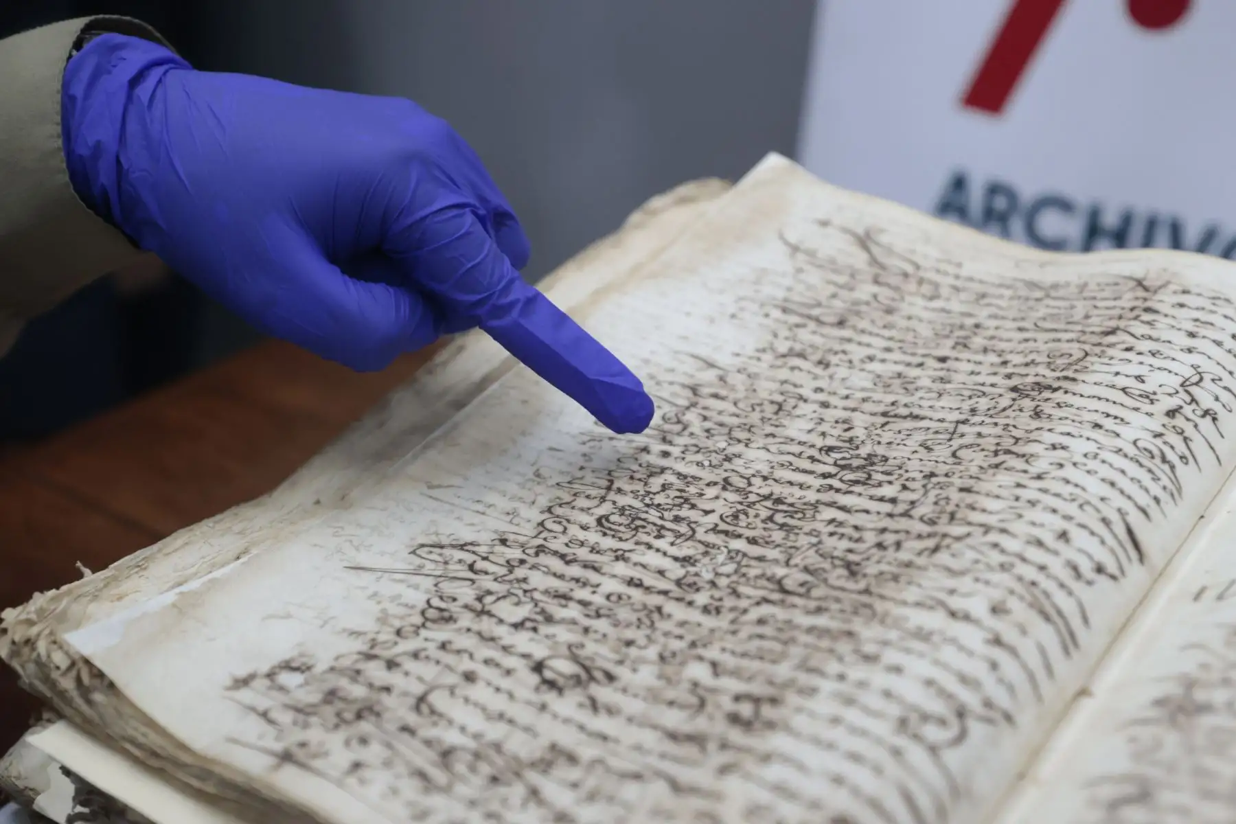 El Archivo General de la Nación y la Academia Peruana del Pisco, presentan del reciente hallazgo de un manuscrito de 1587 donde se habla de la producción del pisco. Foto: ANDINA/Vidal Tarqui