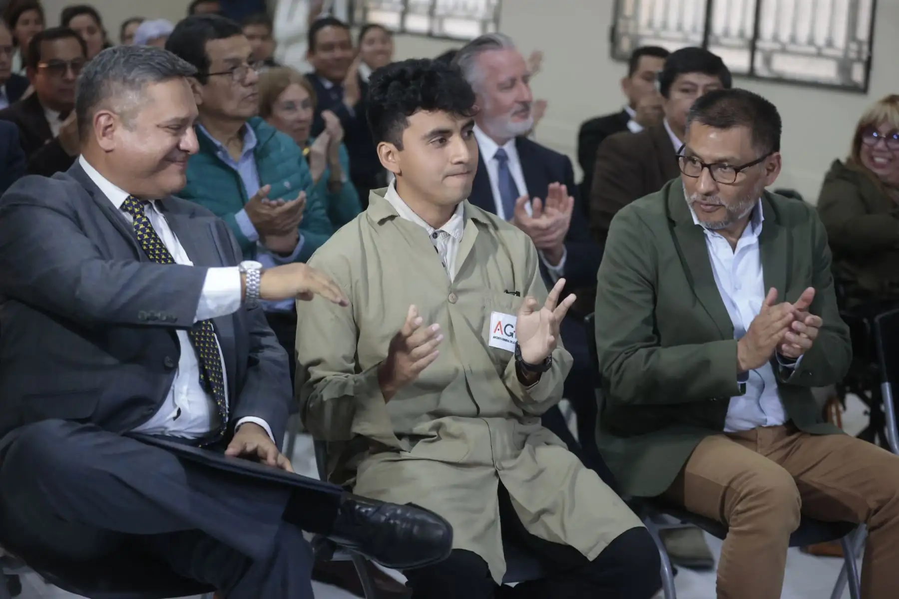 Julio Hernandez Velásquez historiador, del Archivo General de la Nación y la Academia Peruana del Pisco, presentan del reciente hallazgo de un manuscrito de 1587 donde se habla de la producción del pisco. Foto: ANDINA/Vidal Tarqui