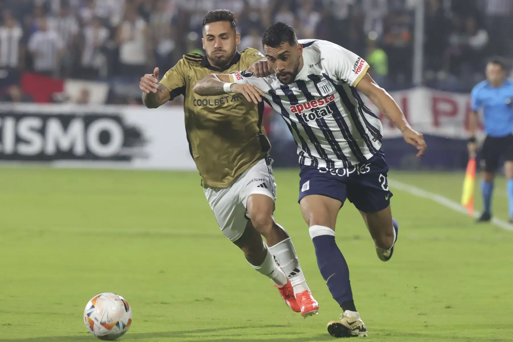Alianza Lima se enfrenta a Colo Colo de Chile en la penúltima jornada del Grupo A de la Copa Libertadores 2024 en el estadio Alejandro Villanueva de La Victoria .
Foto: ANDINA/Melina Mejía