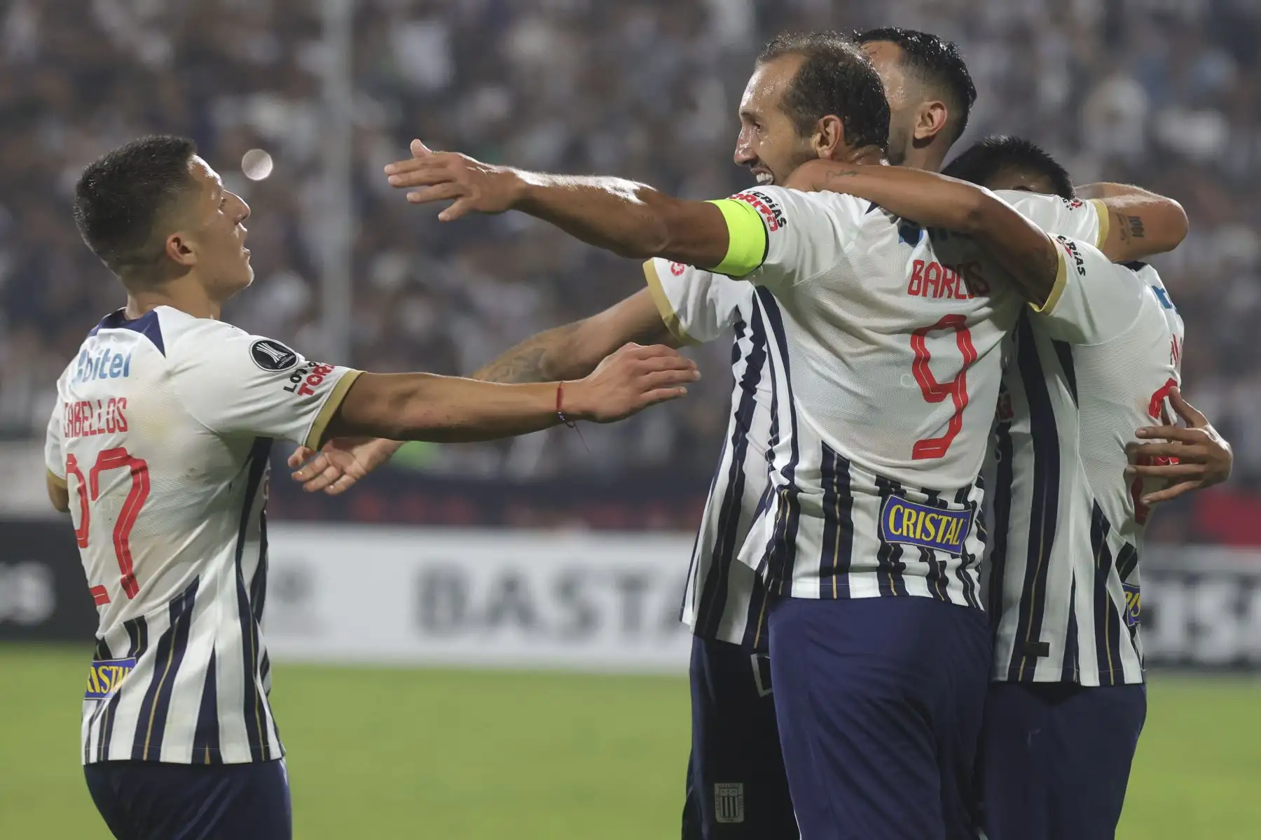 Alianza Lima se enfrenta a Colo Colo de Chile en la penúltima jornada del Grupo A de la Copa Libertadores 2024 en el estadio Alejandro Villanueva de La Victoria .En la imagen, celebra Hernán Barcos.
Foto: ANDINA/Melina Mejía