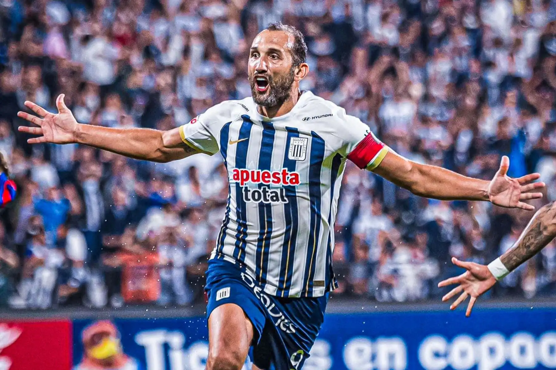 Hernán Barcos at 41 years old is one of the most loved Alianza Lima players.