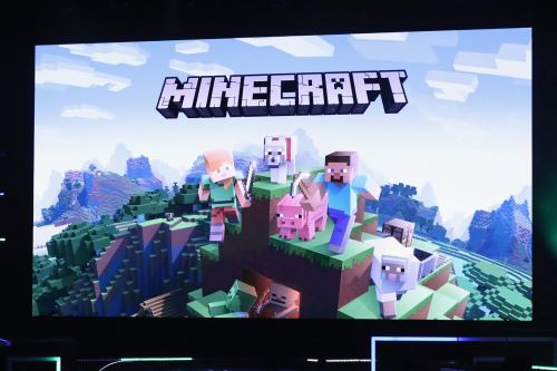 Minecraft es un juego formado por bloques, criaturas y comunidades. Los bloques se pueden utilizar para rediseñar el mundo o construir creaciones fantásticas.