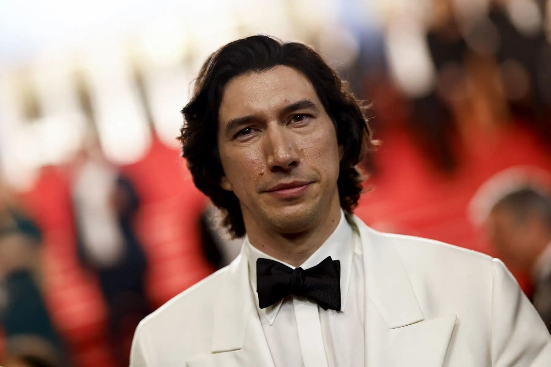 El actor estadounidense Adam Driver posa para los fotógrafos después de la proyección de la película "Megalopolis" en la 77ª edición del Festival de Cine de Cannes. Foto: AFP