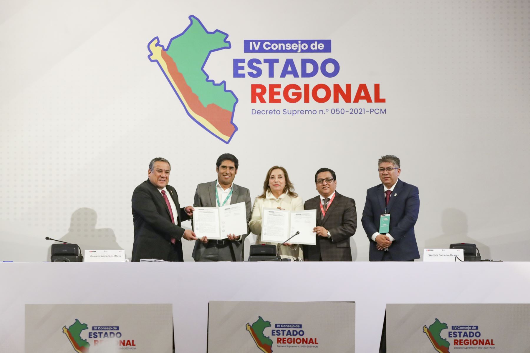 La presidenta de la República, Dina Boluarte, destacó la coordinación alcanzada con las regiones y municipalidades gracias a los Consejos de Estado. Foto: ANDINA/Minsa