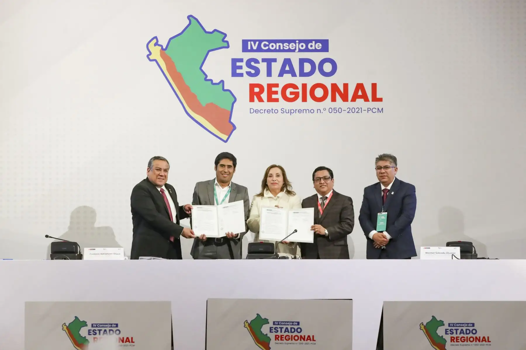 La presidenta de la República, Dina Boluarte, destacó la coordinación alcanzada con las regiones y municipalidades gracias a los Consejos de Estado. Foto: ANDINA/Minsa