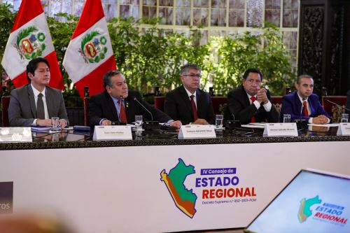 Gobiernos regionales firmaron Pacto Nacional por la Gobernabilidad, en el Palacio de Gobierno.