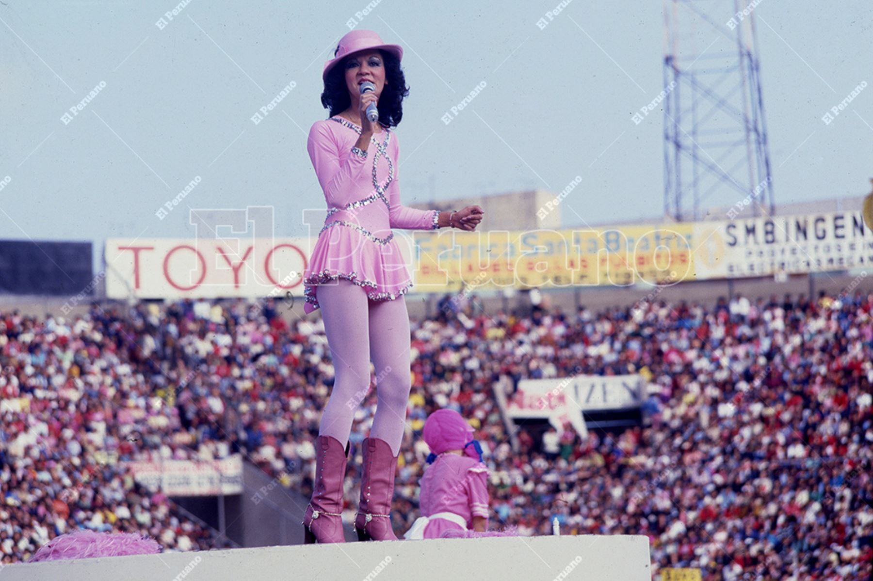 Lima - 5 setiembre 1981 / Concierto de la animadora infantil Yola Polastri en el estadio de Alianza Lima. Foto: Archivo Histórico de El Peruano