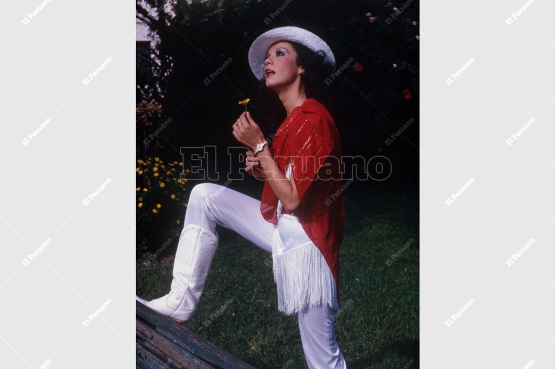 Lima - diciembre 1981 / Yola Polastri, cantautora, animadora infantil y conductora del programa Hola Yola de América Televisión. Foto: Archivo Histórico de El Peruano