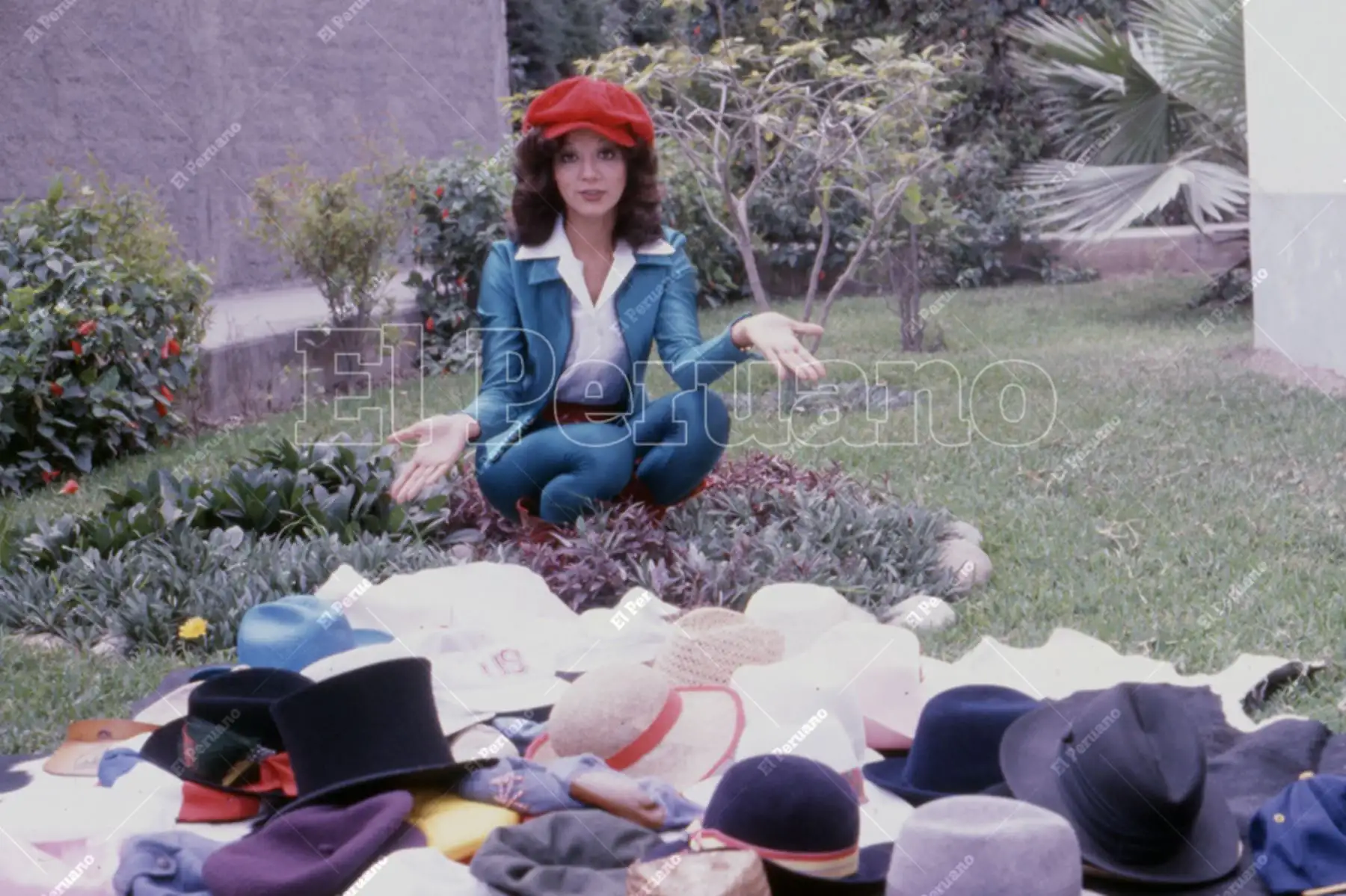 Lima - setiembre 1981 / La animadora infantil Yola Polastri se prepara para su concierto en el estadio de Alianza Lima. Recibió al diario La Crónica para una producción especial. Foto: Archivo Histórico de El Peruano